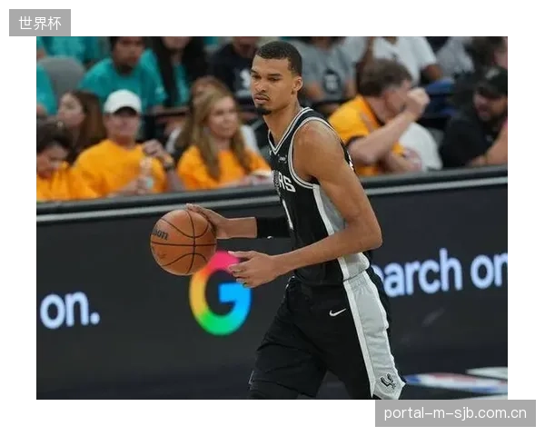 西决抢七是NBA历史上第二次上演常规赛MVP与年度最佳防守球员的直接对决。 西决抢七是NBA历史上第二次上演常规赛MVP与年度最佳防守球员的直接对决。